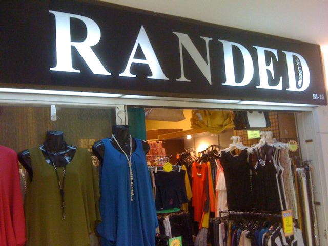 I think this shop used to be called BRANDED, now it's just called RANDED... probably because they didn't sell any branded clothing at all.