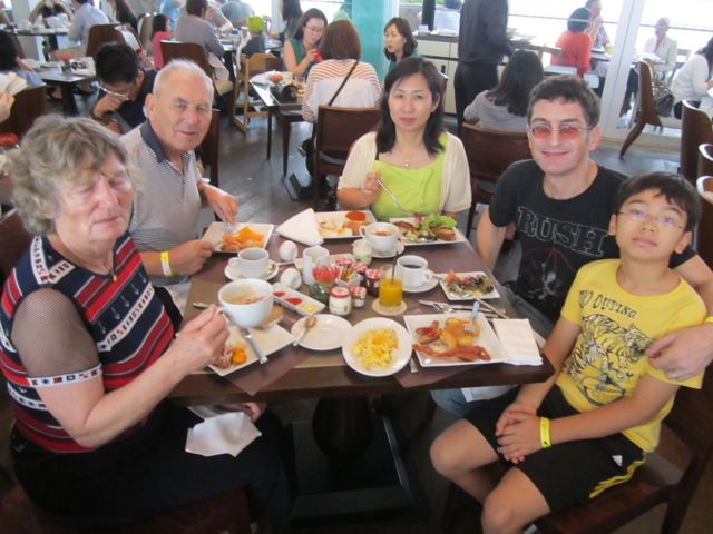 A big fat Marina Bay Sands breakfast!!